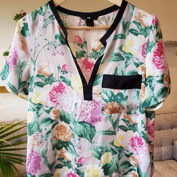 H&M Silky Floral Short Sleeve Blouse Size 6 - Picture 2 of 6